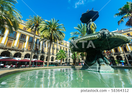 Plaza Real of Barcelona with fountain 58364312