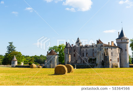 View of Chateau de la Brede 58364566