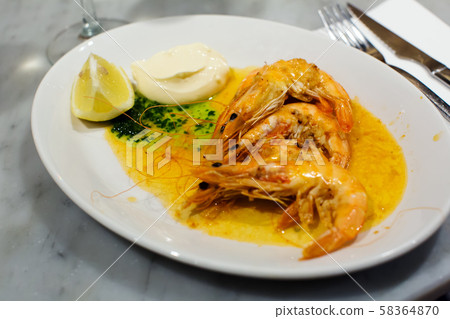 served prawns with souse 58364870