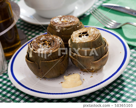 Steamed artichokes with alioli sauce Steamed artichokes with alioli sauce 58365103