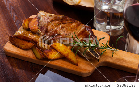 Appetizing beef steak with potatoes and rosemary Appetizing beef steak with potatoes and rosemary 58365185