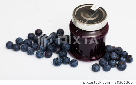 Bblueberry jam and fresh blueberries Bblueberry jam and fresh blueberries 58365306