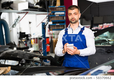 Auto mechanic recording list of works Auto mechanic recording list of works 58370662