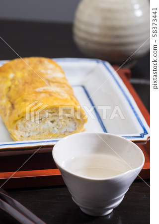 Rolled egg and sake 58373441