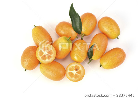 黃色新鮮的金桔水果 黃色新鮮的金桔水果 58375445