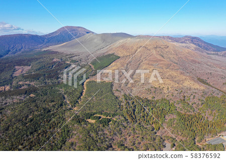 Aerial view of Kirishima mountain range from Nakadake and Shinmoedake 58376592