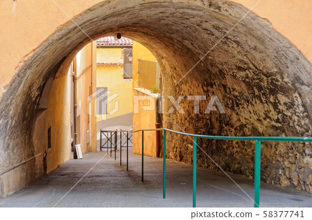 Empty walkway - Grasse 58377741