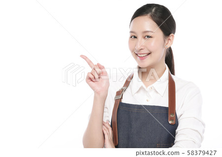 Female cafe clerk 58379427