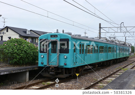 Wakayama Line 105 series 58381326