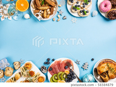 Christmas dinner party table Christmas dinner party table 58384879