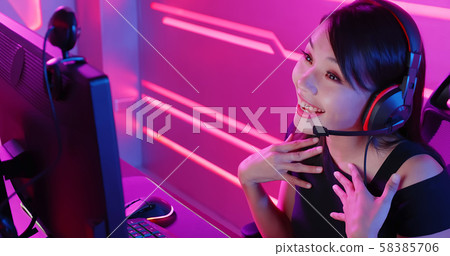 cybersport gamer have live stream 58385706