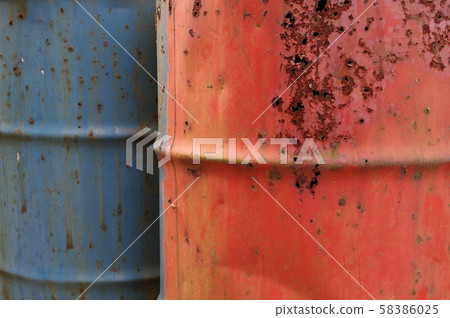 Rusted drum 58386025