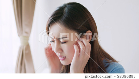 woman has dry skin 58386893