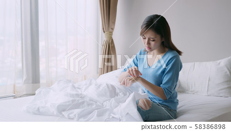 woman has dry skin 58386898