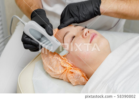 Woman getting ultrasound cavitation face treatment 58390802