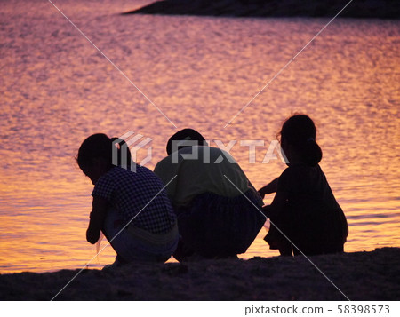 A sunset 58398573