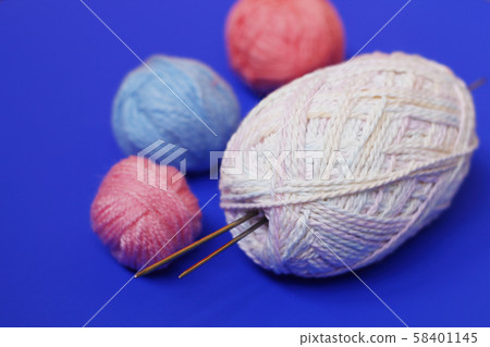 Woolen thread and knitting needle. Woolen thread and knitting needle. 58401145
