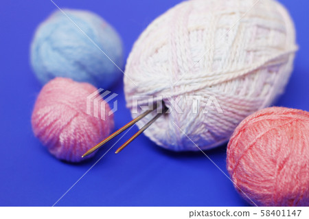 Woolen thread and knitting needle.  58401147