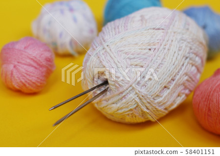 Woolen thread and knitting needle. Woolen thread and knitting needle. 58401151