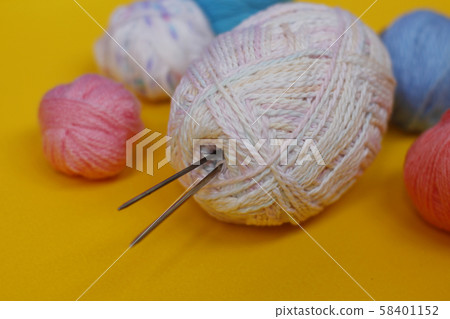Woolen thread and knitting needle. Woolen thread and knitting needle. 58401152