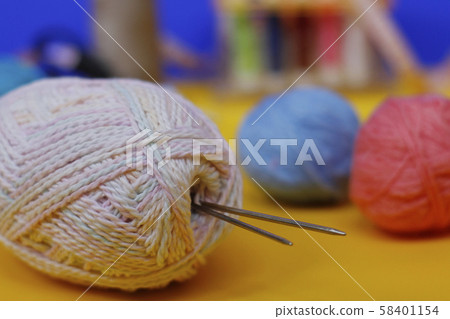 Woolen thread and knitting needle.  58401154
