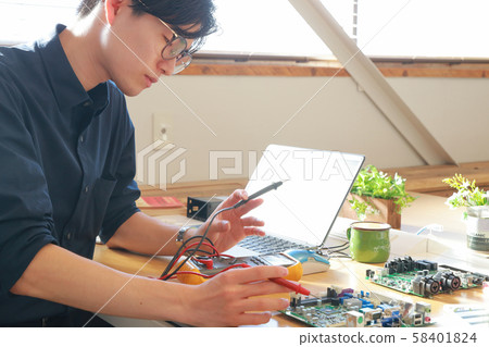 男工程師1檢查板 58401824