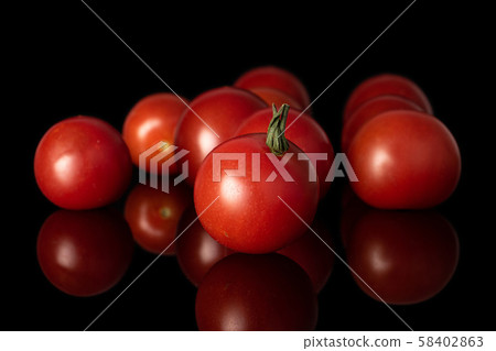 Fresh red tomato isolated on black glass 58402863