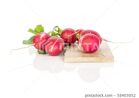 Fresh red radish isolated on white 58403052