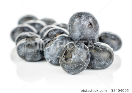 Fresh blueberry isolated on white 58404095