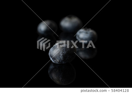 Fresh blueberry isolated on black glass 58404128