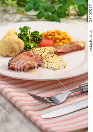 Salmon mustard sauce Salmon mustard sauce 58407037