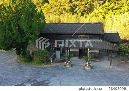 久鬆線上的光悅川站大樓鳥瞰圖 久鬆線上的光悅川站大樓鳥瞰圖 58408096