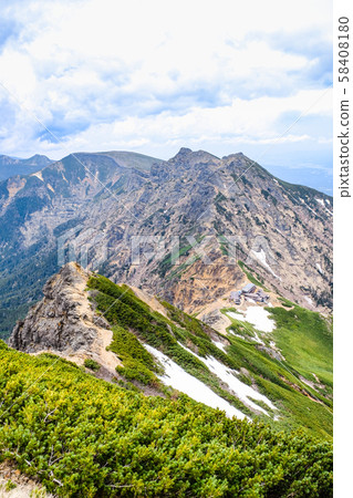 春季八岳登山：從赤嶽山頂看到的橫岳和碘岳 58408180