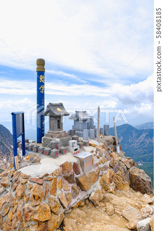 Spring Yatsugatake mountain climbing: Akadake summit Spring Yatsugatake mountain climbing: Akadake summit 58408185