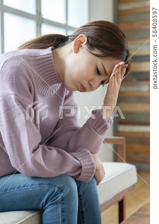 Young woman 58408597