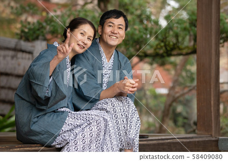 Middle couple hot spring travel Yukata Ryokan image 58409080