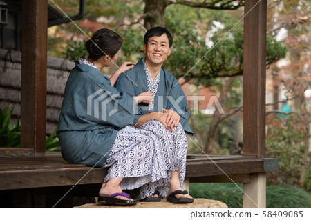 Middle couple hot spring travel Yukata Ryokan image 58409085
