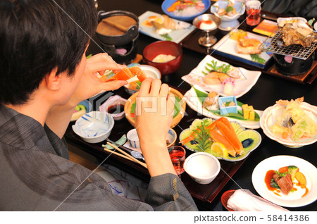 一個男人可以吃鮭魚的溫泉旅館 58414386