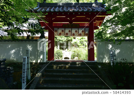 Rengeji Temple Gate 58414393