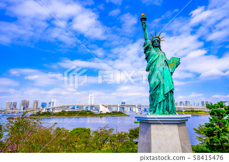 Tokyo cityscape and Statue of Liberty 58415476