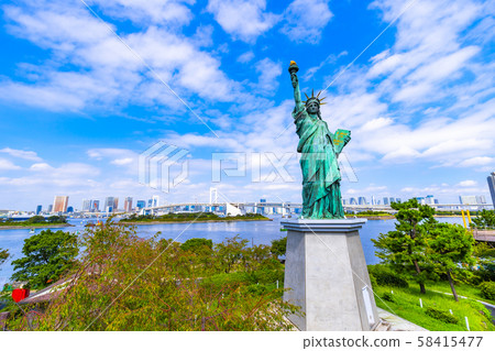 Tokyo cityscape and Statue of Liberty 58415477