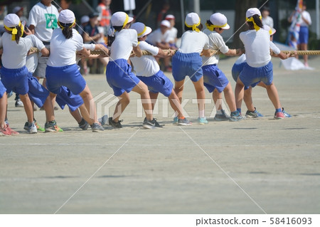 Elementary school athletic meet landscape tug of war Elementary school athletic meet landscape tug of war 58416093