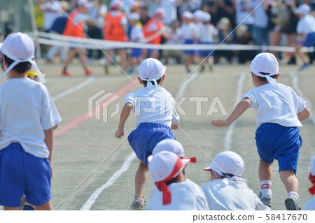 Elementary school sports festival landscape Sports race 58417670