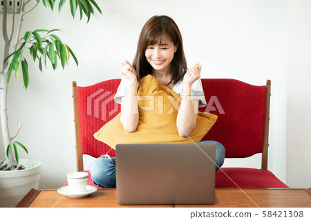 Women, sports, watching Women, sports, watching 58421308