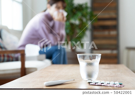 年輕的女人 年輕的女人 58422001