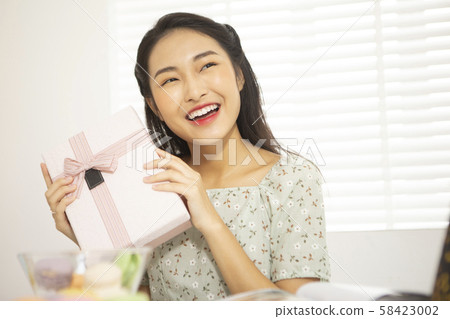 Woman lifestyle party 58423002