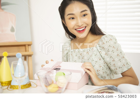 Woman lifestyle party 58423003