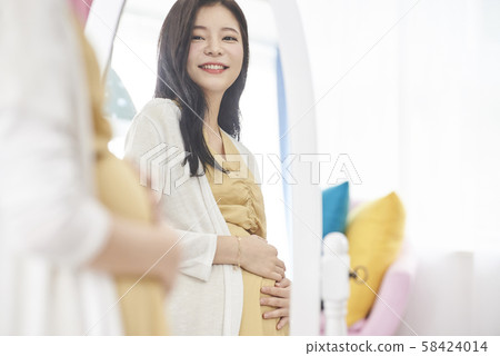 Female pregnancy Female pregnancy 58424014