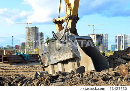 Crushing bucket of the excavator for crushing Crushing bucket of the excavator for crushing 58425780
