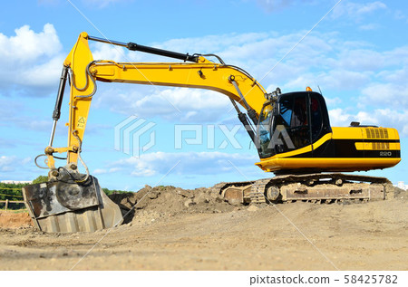 Excavator with crusher bucket for crushing concrete Excavator with crusher bucket for crushing concrete 58425782